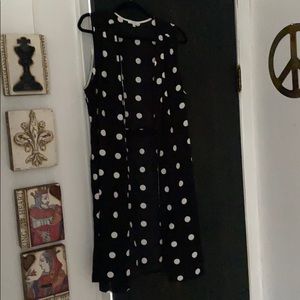 Sleeveless B&W polka dot duster